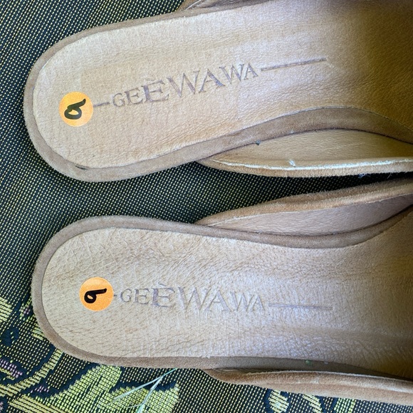 Tan Suede Embroidered Loafer Slides | Boho Floral Slip-On Shoes | Size 40 US 8.5 - Picture 4 of 7